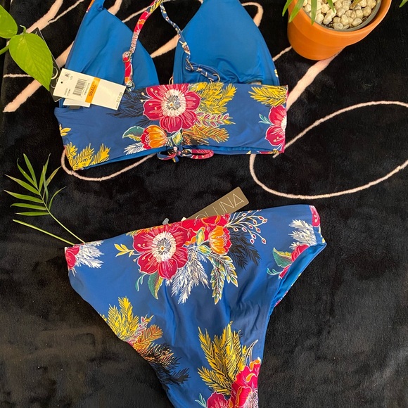 Bikini 🌼 - Picture 2 of 3